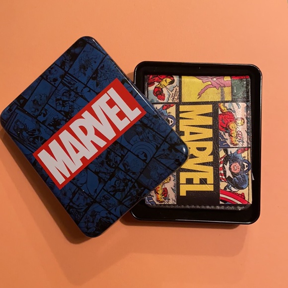 Marvel Buckle Down Wallet - Picture 5 of 5